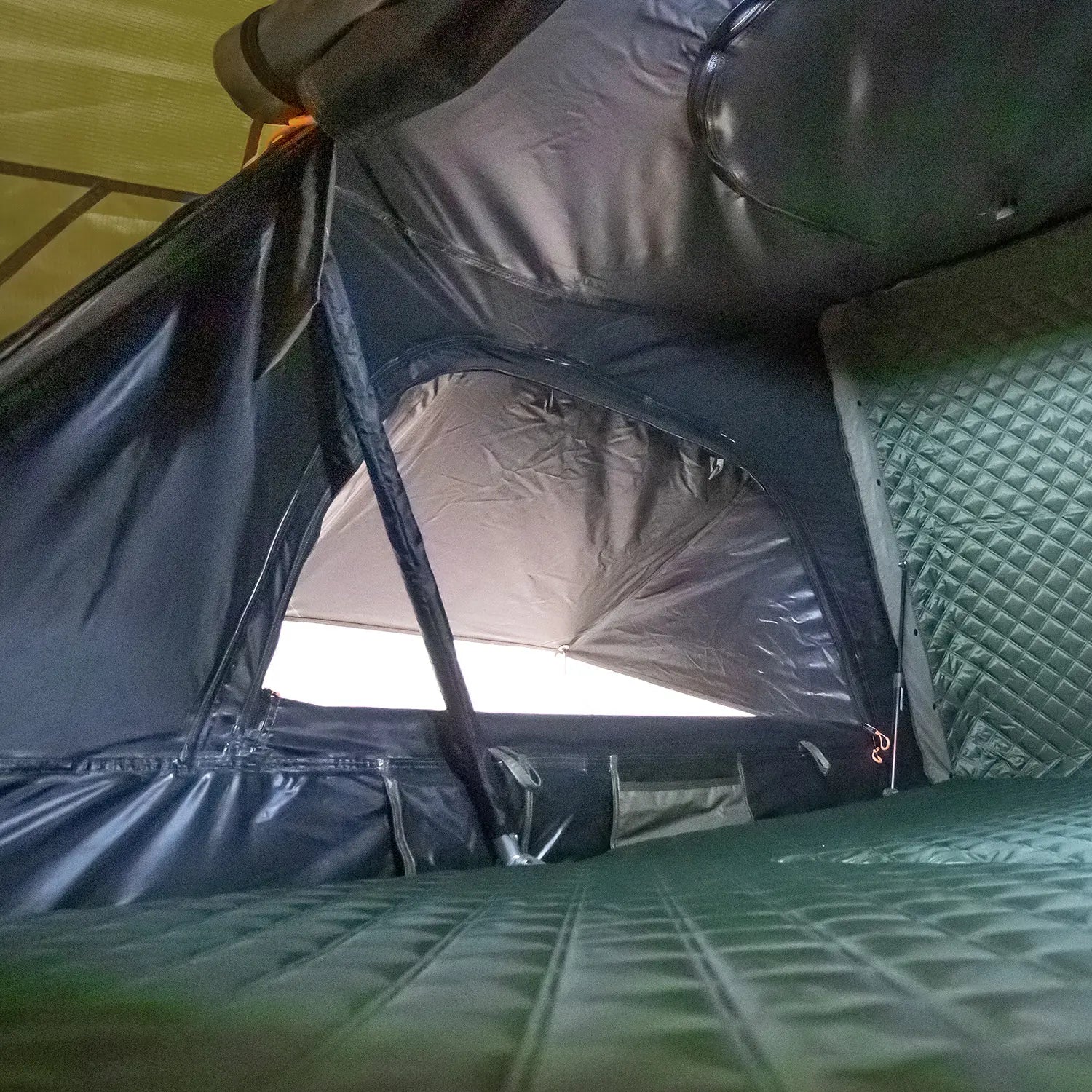 23Zero Armadillo A2 Hardshell Rooftop Tent – 2 Person All Season – Right Side Opening